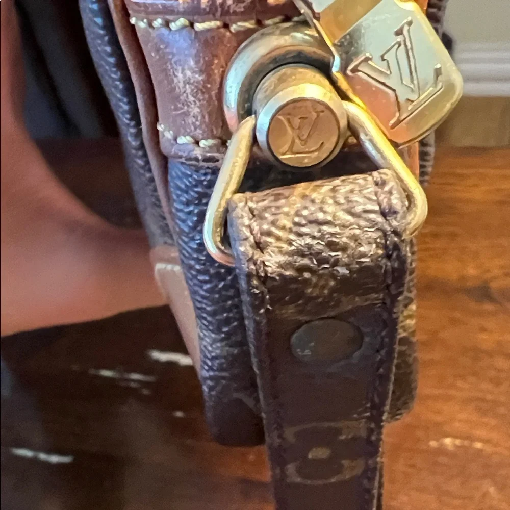 SOLD!!! Authentic Vintage Louis Vuitton Brown and Tan Monogram Clutch/Bag - Picture 15 of 17